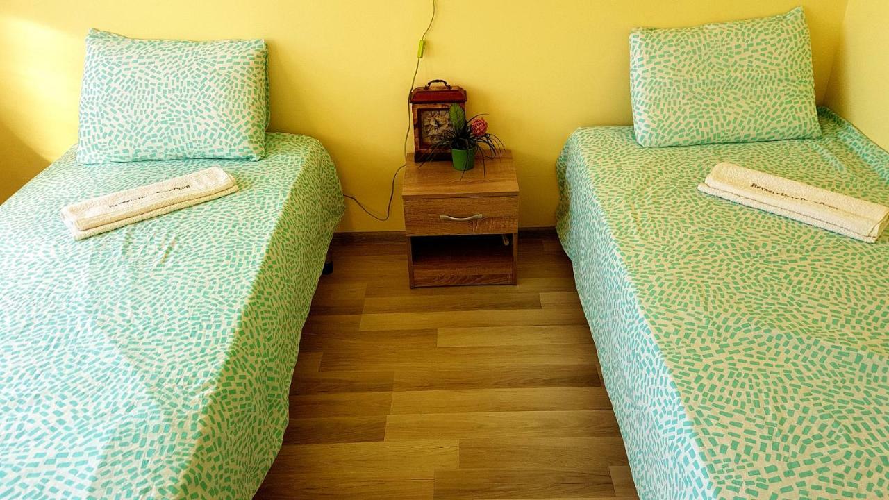 Malavi Guest House Krasen! Comfort&Clean! Exteriör bild